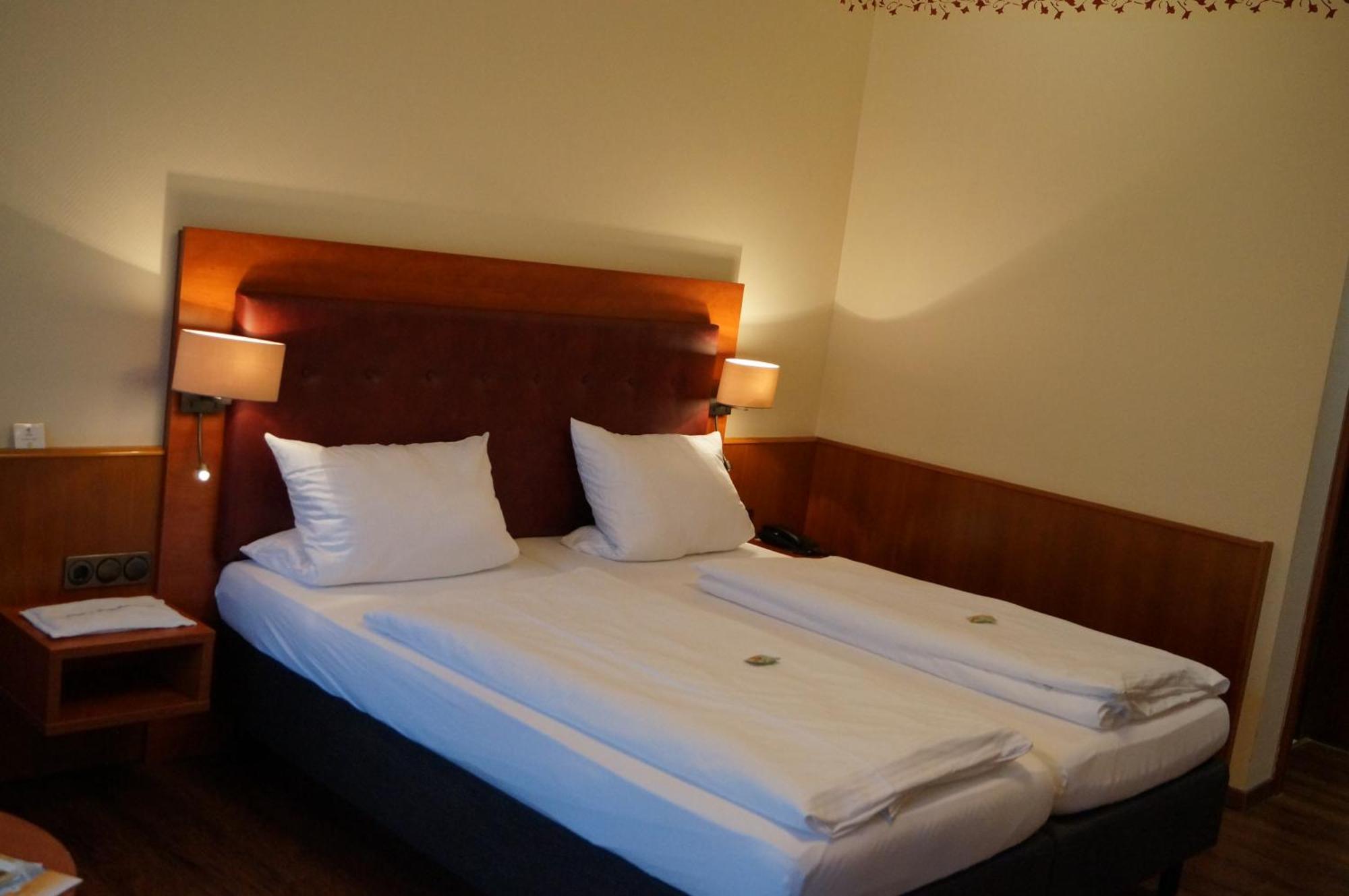 Gasthof - Hotel Zum Loewen Schwabthal Eksteriør billede